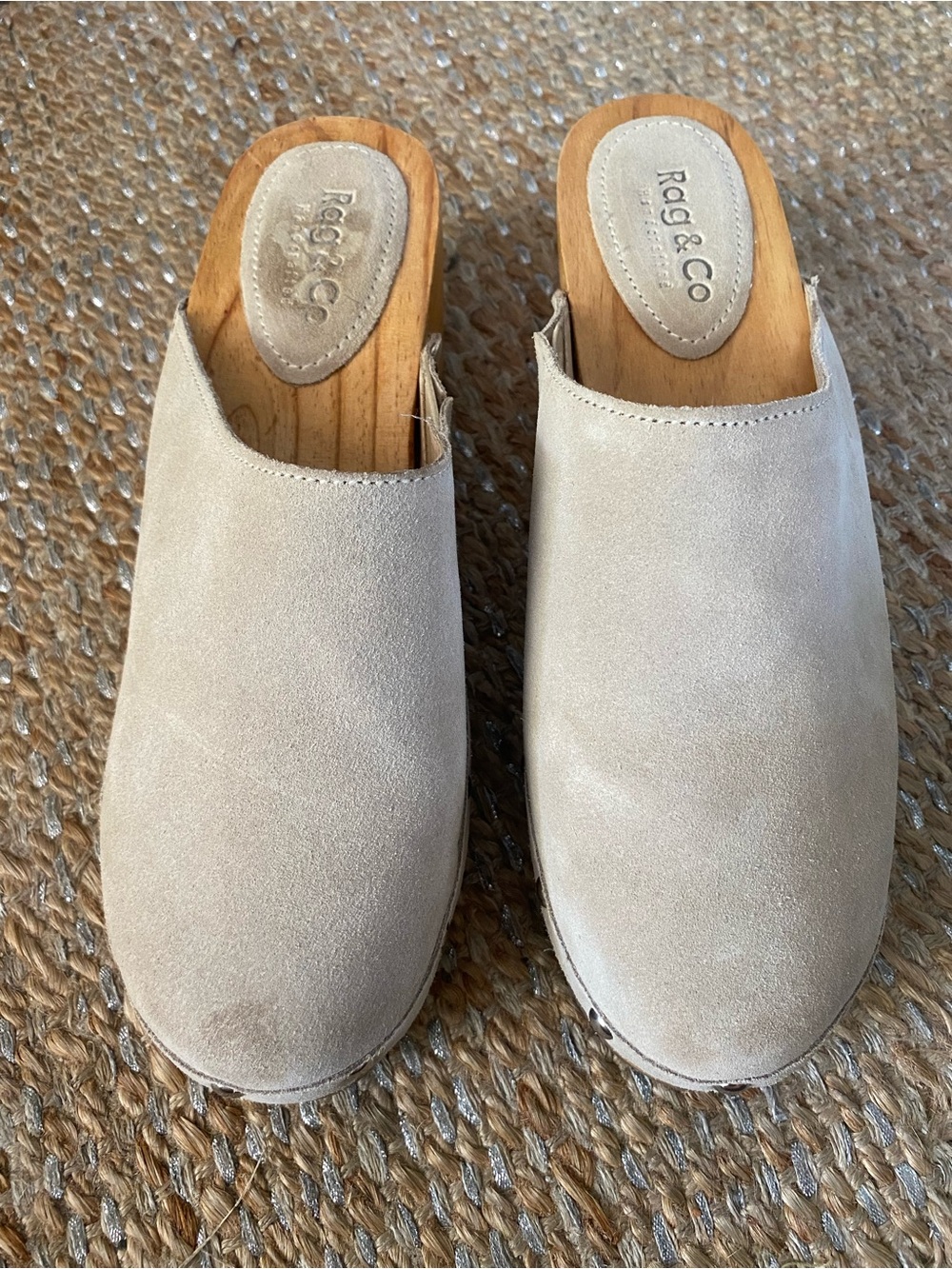 Rag & Co Handcrafted Cedrus Suede Wood Studded Clogs Mules Beige Neutral Size 9